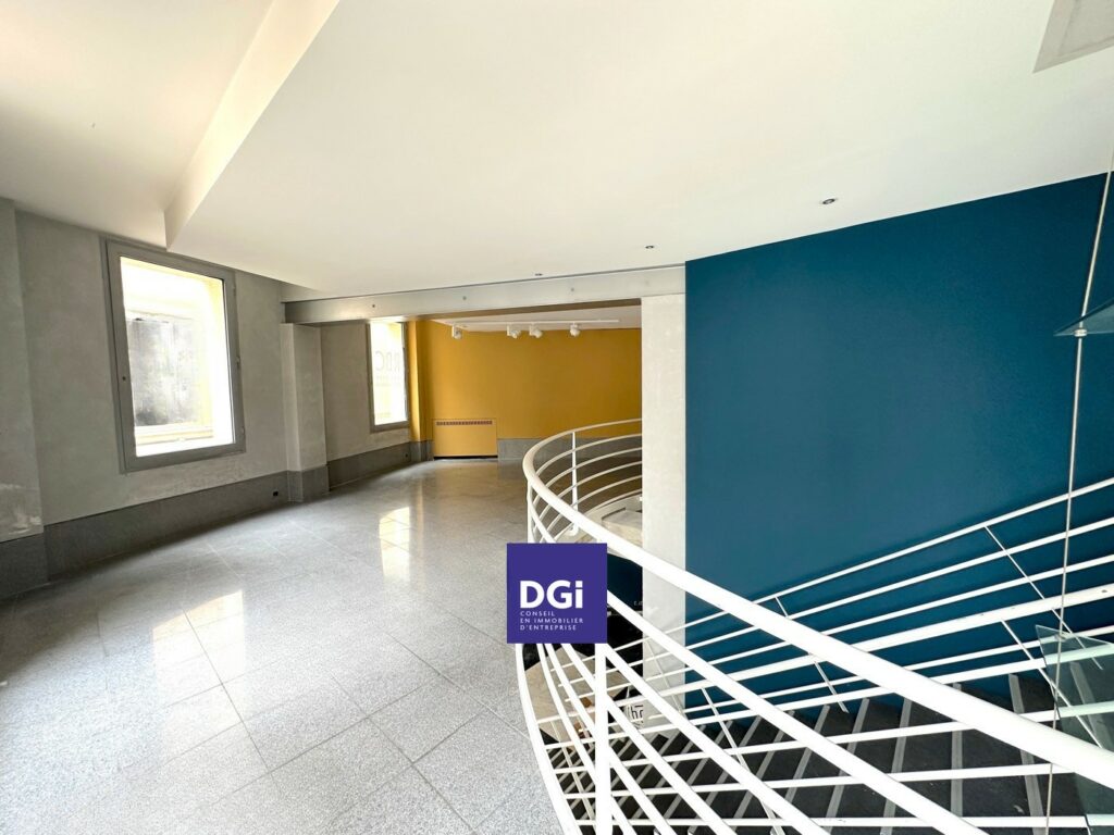 location commerce nimes