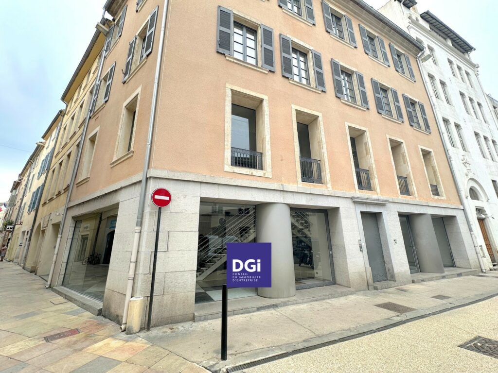 location commerce bureau nimes