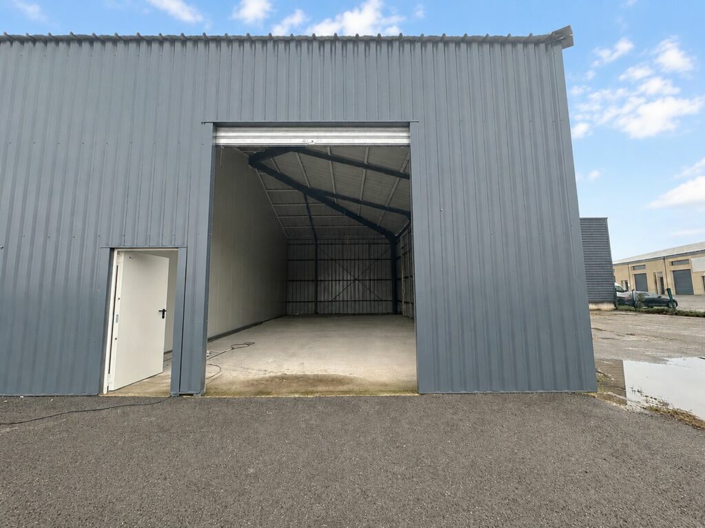 A LOUER, Locaux d’activités à NIMES – 2150038-0L
