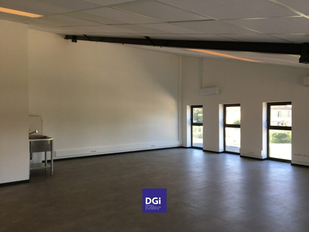 A LOUER, Locaux commerciaux à CAISSARGUES – 2172469-0L
