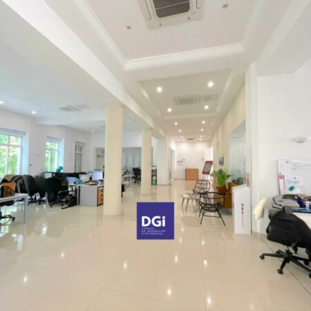 bureaux standing a louer nimes
