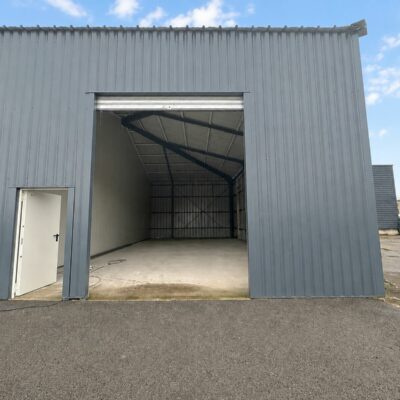 A LOUER, Locaux d&rsquo;activités à NIMES – 2150038-0L