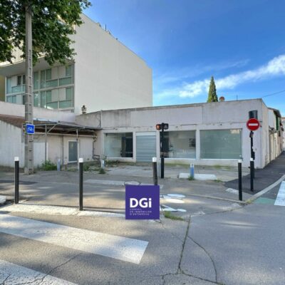 A VENDRE OU A LOUER, Locaux commerciaux à NIMES – 1381462-0